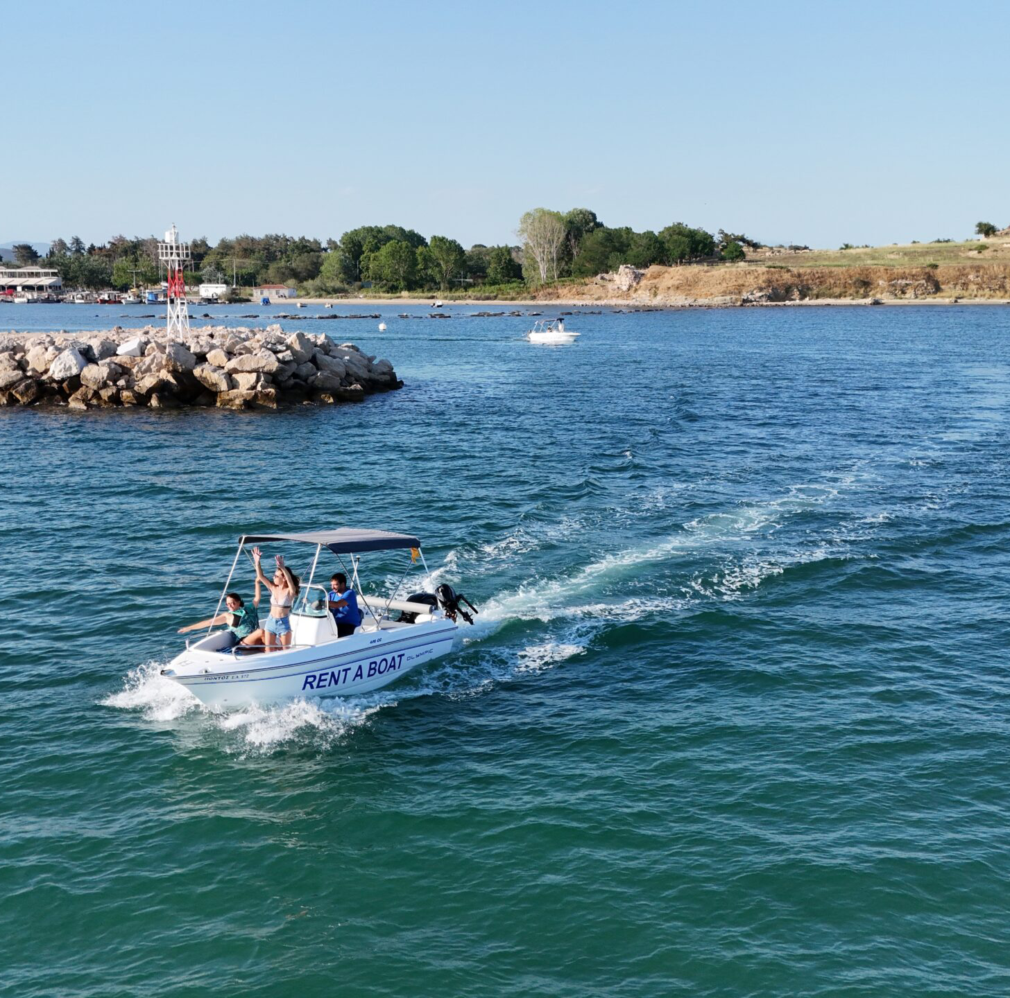small_boat_at_sea https://ok-sailing.com/wp-content/uploads/2025/10/small_boat_at_sea.png